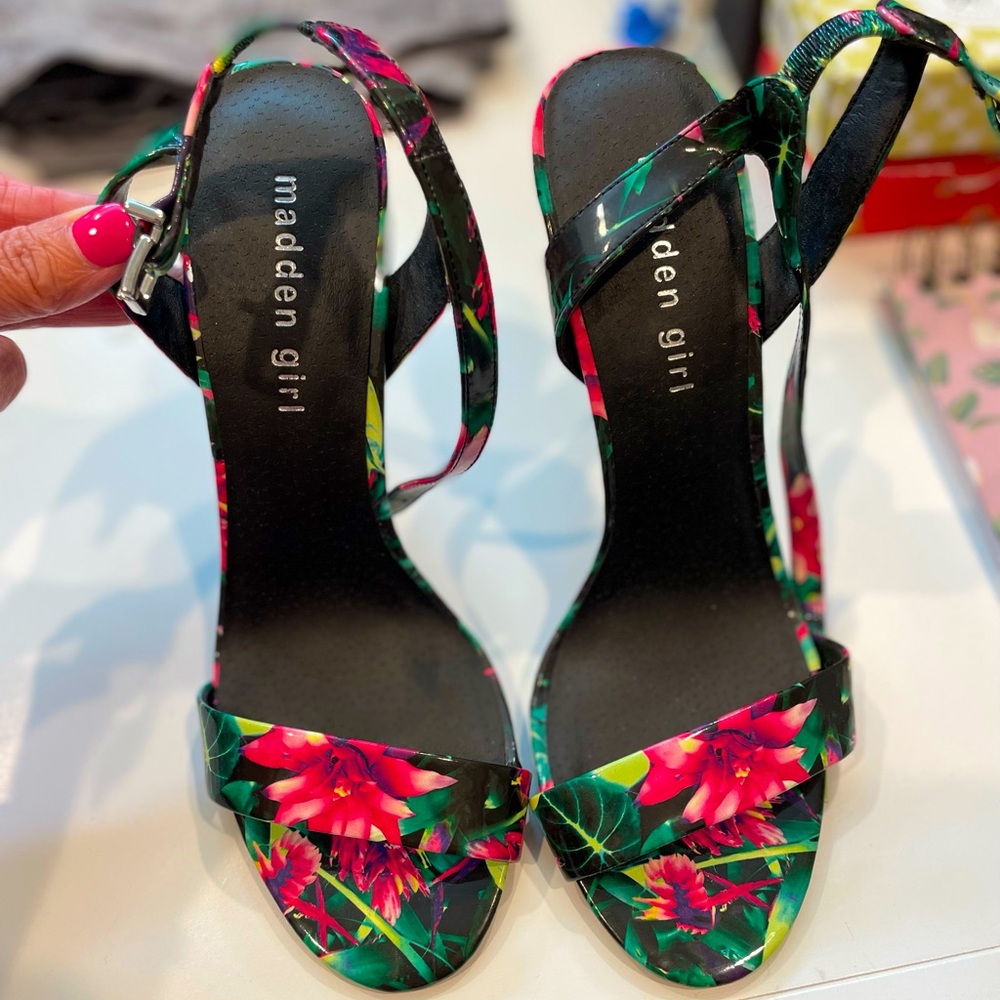 Madden Girl Ladies Heels. Black and Floral print. Super cute.